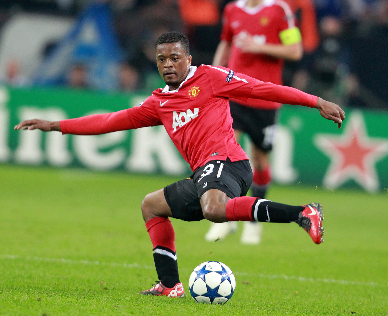 与曼城存在 与曼城存在